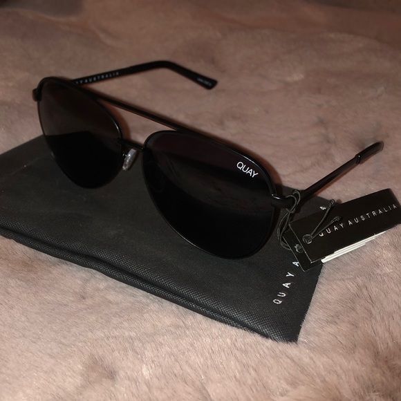 Quay Australia Vivienne Sunglasses - Picture 2 of 3